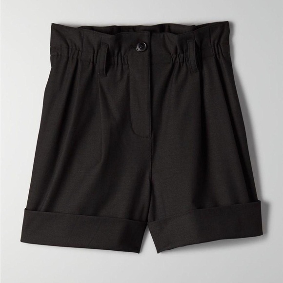 Aritzia Sunday Best Aki Pleated Shorts - Picture 1 of 3